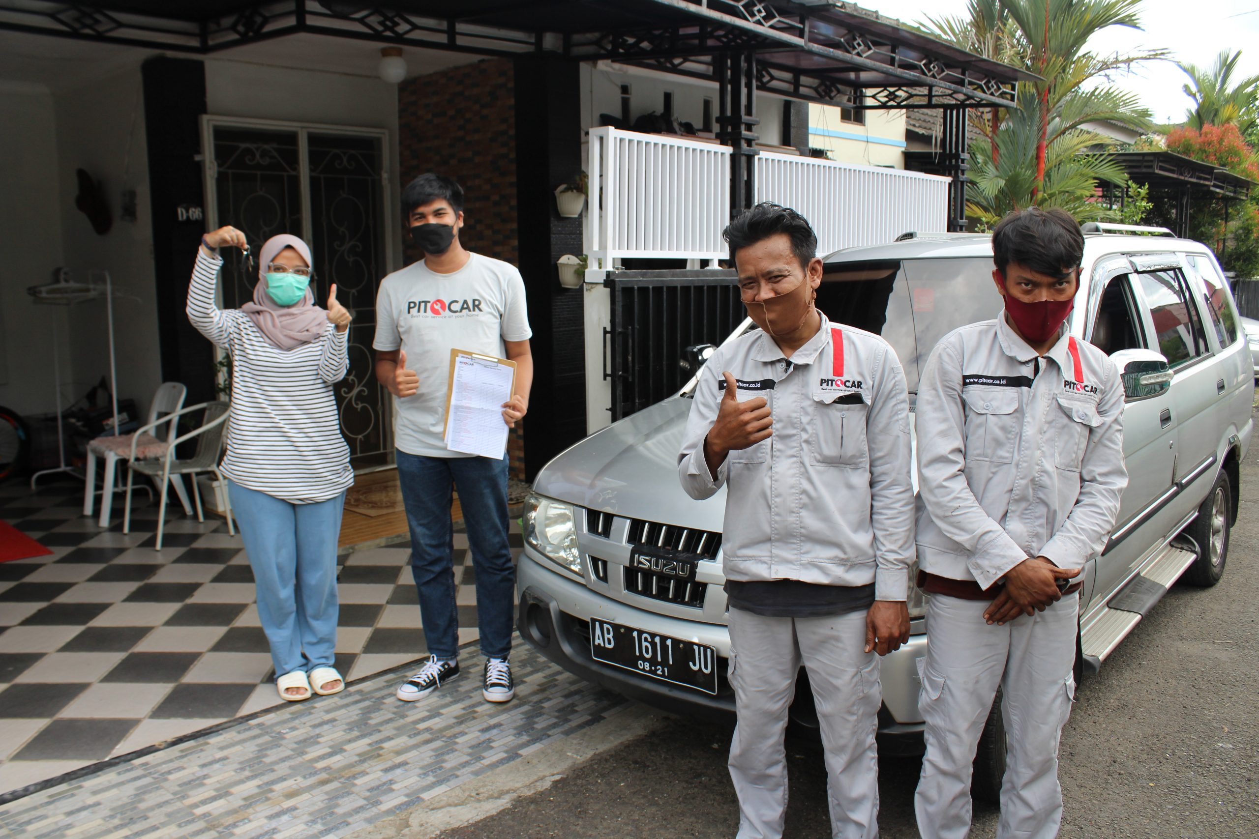 Mekanik Pitcar di workshop